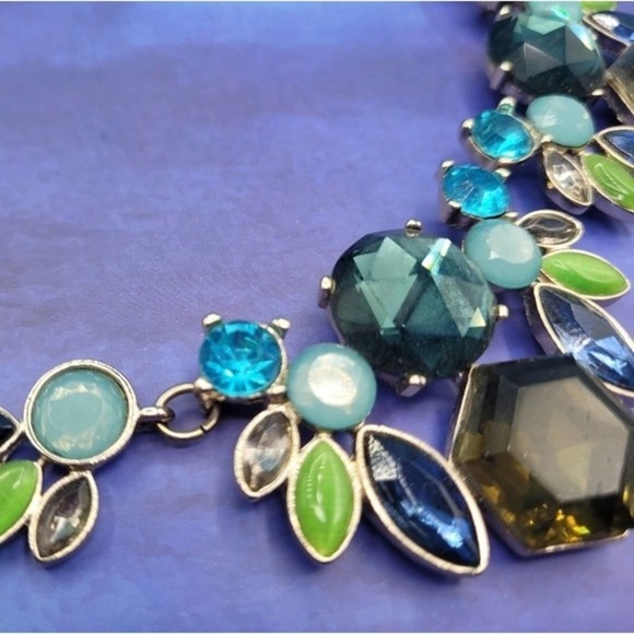 The Limited green blue flower 💠shaped chunky rhinestone gold tone - Picture 10 of 15